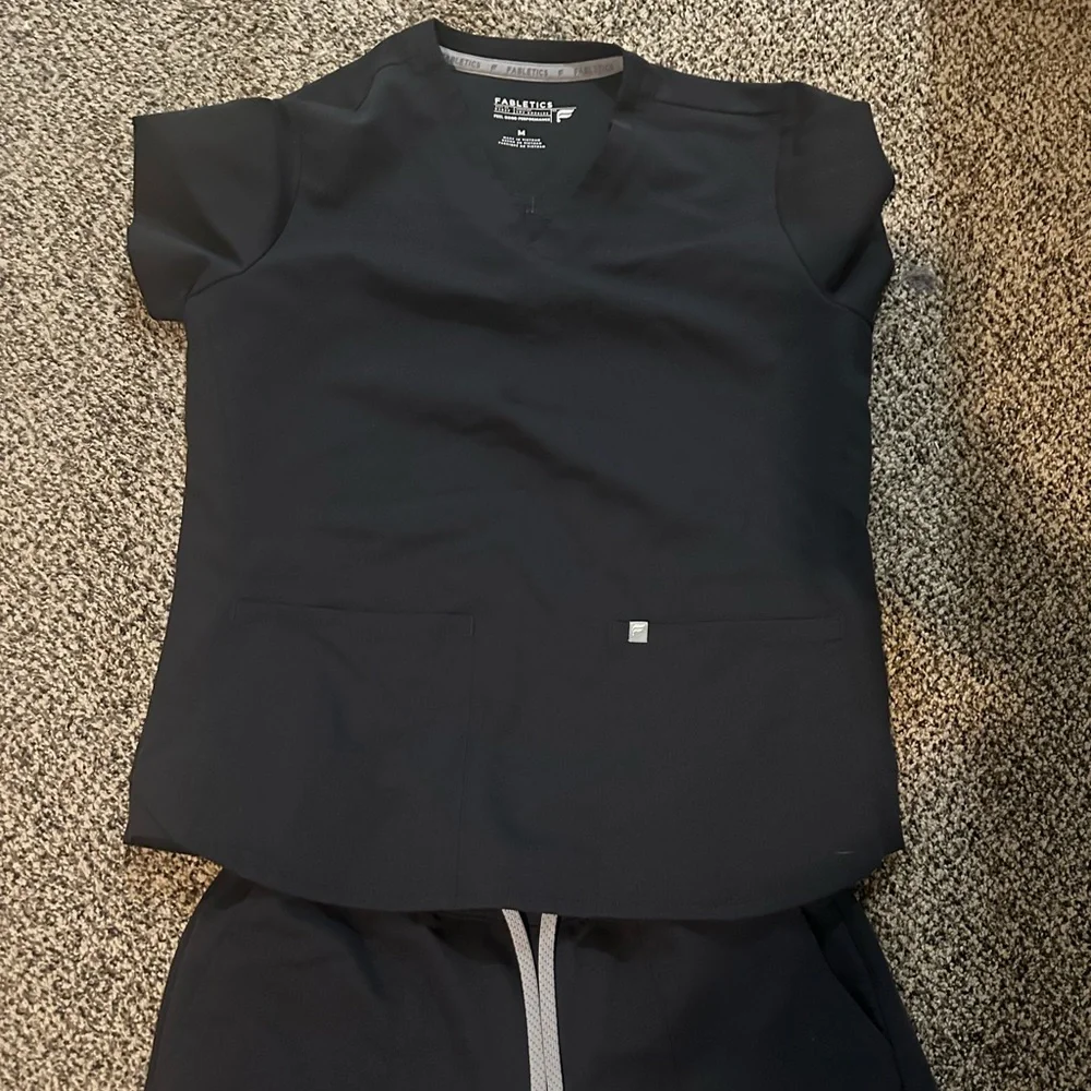 Fabletics Scrub set - Picture 3 of 3